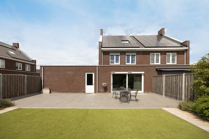Twee-onder-één-kap te koop: Alexiastraat 2, St. Willebrord