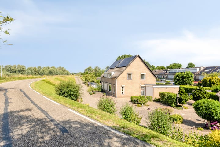 Twee-onder-één-kap te koop: Rijndijk 31, Westervoort