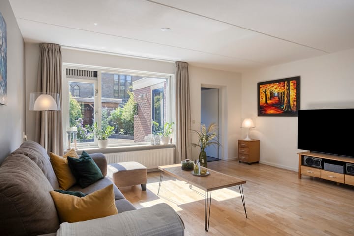 Tussenwoning te koop: Pastoor Schneiderstraat 3, Enschede