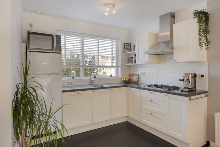 Tussenwoning te koop: Pastoor Schneiderstraat 3, Enschede
