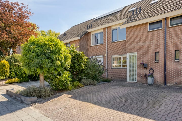 Tussenwoning te koop: Pastoor Schneiderstraat 3, Enschede