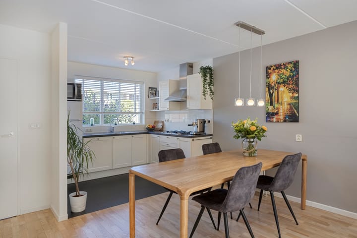 Tussenwoning te koop: Pastoor Schneiderstraat 3, Enschede