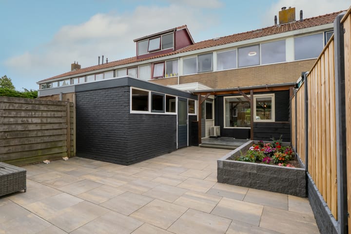 Tussenwoning te koop: Beukenlaan 43, Middenmeer
