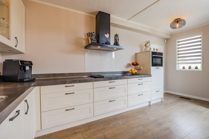 Hoekwoning te koop: Albert Schweitzerlaan 48, Hellevoetsluis