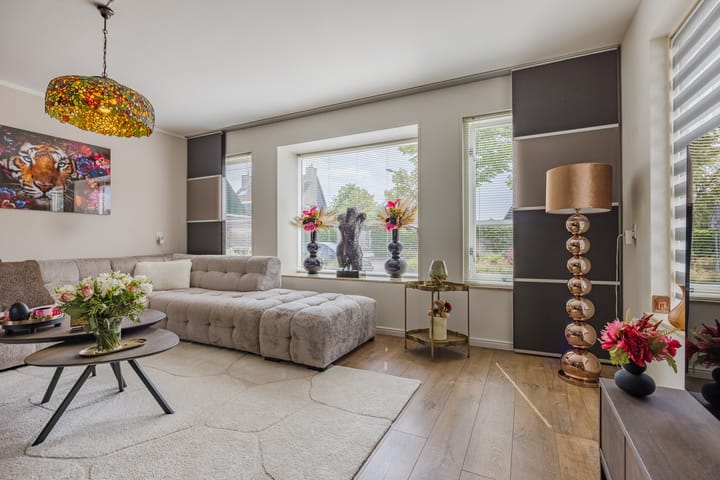 Hoekwoning te koop: Albert Schweitzerlaan 48, Hellevoetsluis
