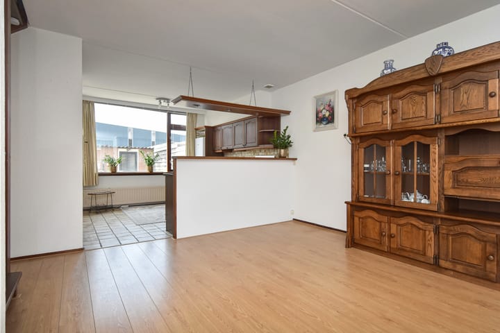Tussenwoning te koop: Guldeland 15, Wateringen