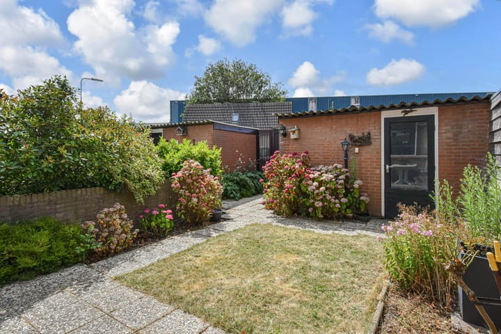 Tussenwoning te koop: Guldeland 15, Wateringen