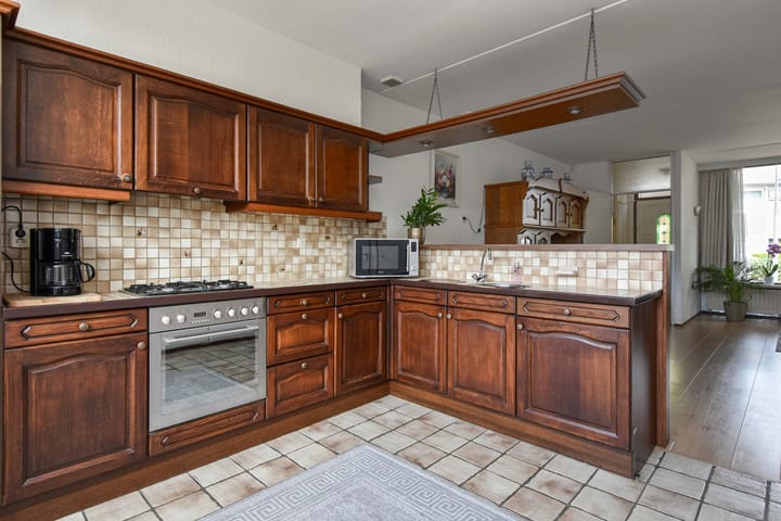 Tussenwoning te koop: Guldeland 15, Wateringen