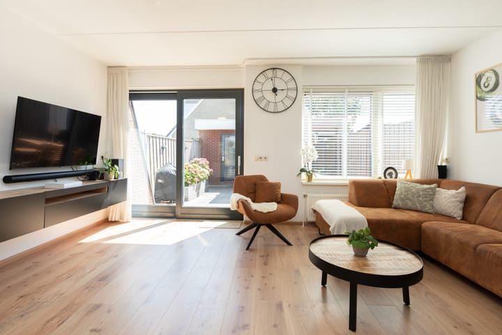Hoekwoning te koop: Zandoogje 16, Sneek