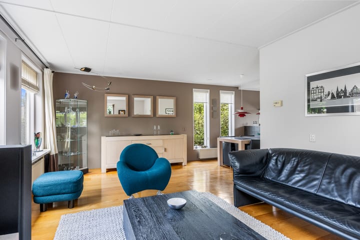 Vrijstaande woning te koop: Skerwâld 9, Oosthem