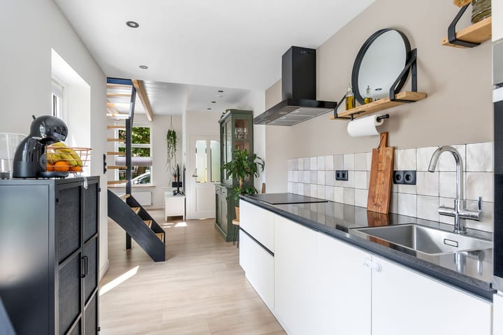 Tussenwoning te koop: Looxmastraat 44, Sneek