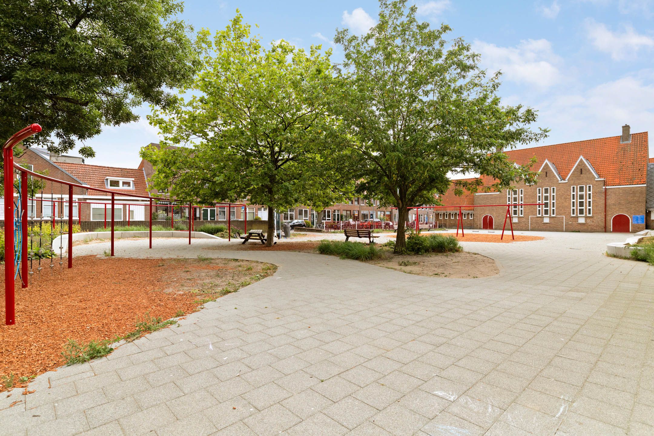 Photo 21 of Hellevoetstraat 75