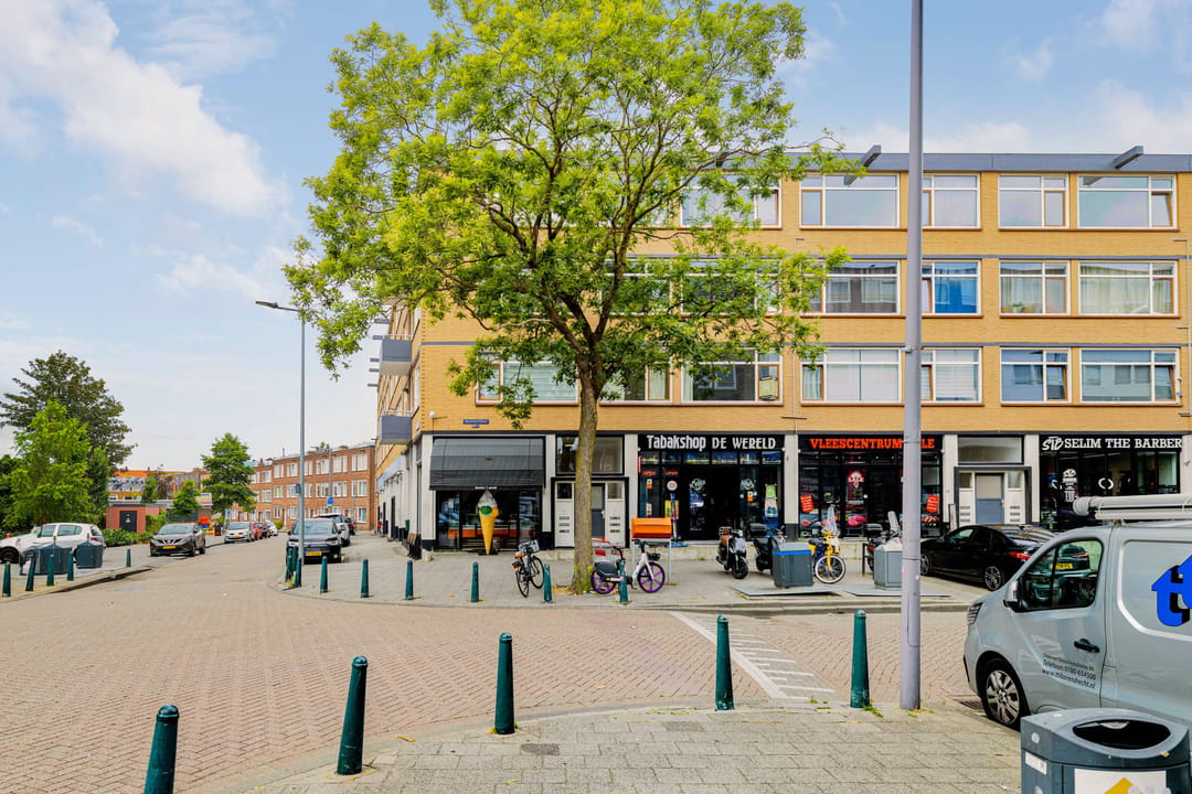 Photo 2 of Hellevoetstraat 75