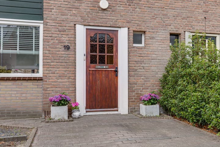 Tussenwoning te koop: Koningin Wilhelminalaan 19, Varsseveld