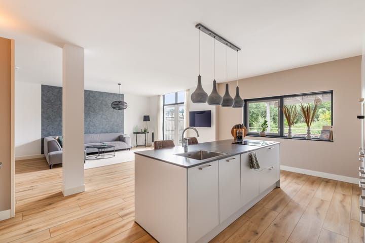 Tussenwoning te koop: Amazone 3, Dordrecht