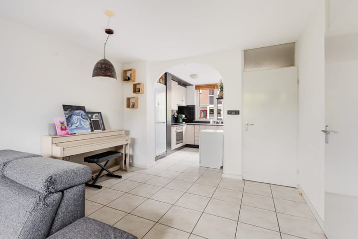 Tussenwoning te koop: Suze Groeneweg-erf 384, Dordrecht