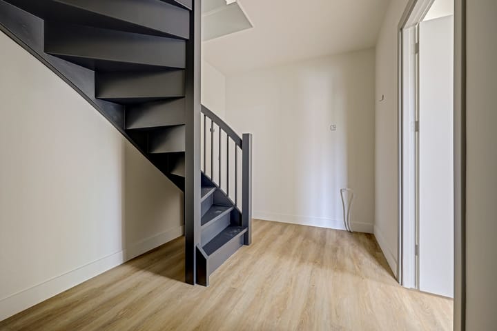 Appartement te koop: Koningin Julianaplein 11, Spijkenisse