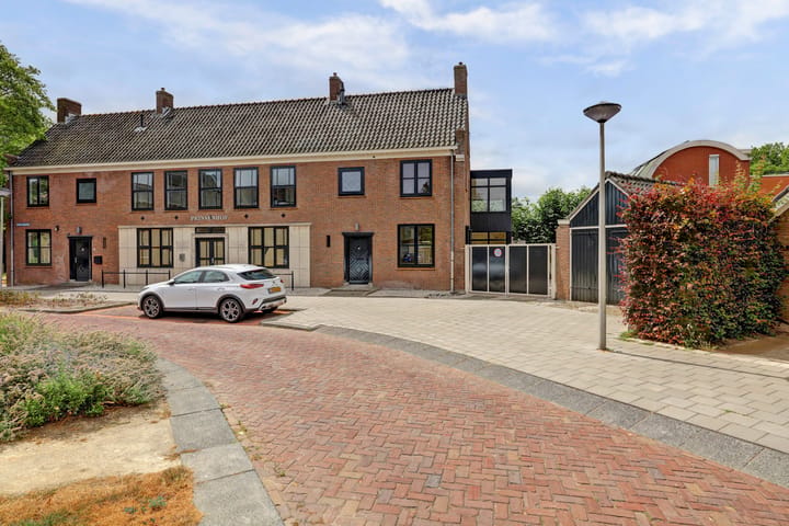 Appartement te koop: Koningin Julianaplein 11, Spijkenisse
