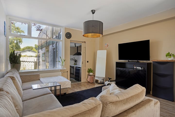 Tussenwoning te koop: Leliestraat 27, Alphen Aan Den Rijn