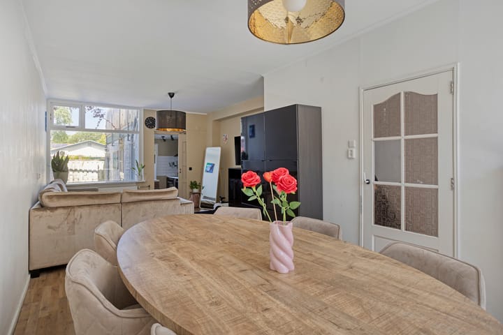 Tussenwoning te koop: Leliestraat 27, Alphen Aan Den Rijn