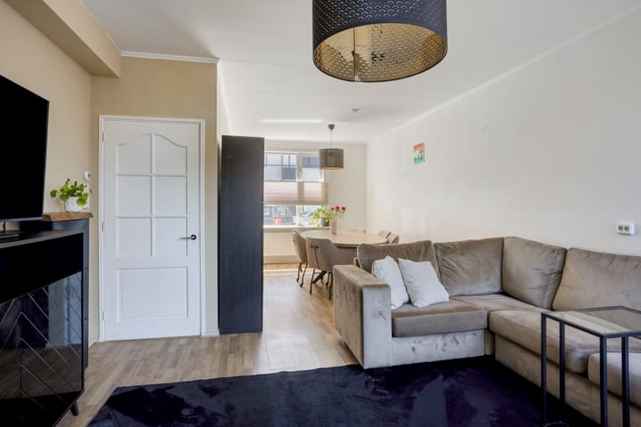 Tussenwoning te koop: Leliestraat 27, Alphen Aan Den Rijn
