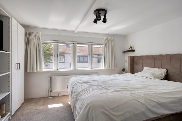 Tussenwoning te koop: Leliestraat 27, Alphen Aan Den Rijn