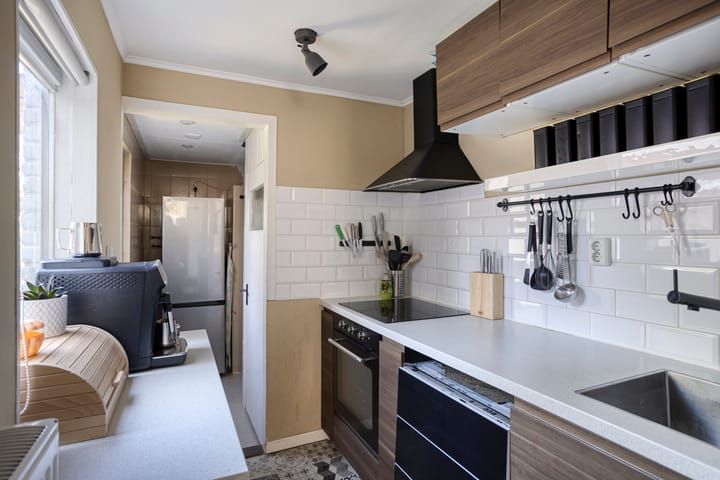 Tussenwoning te koop: Leliestraat 27, Alphen Aan Den Rijn
