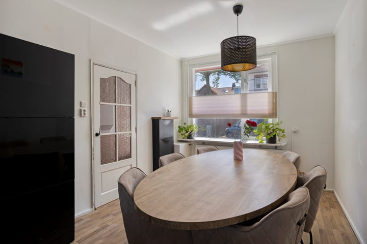 Tussenwoning te koop: Leliestraat 27, Alphen Aan Den Rijn