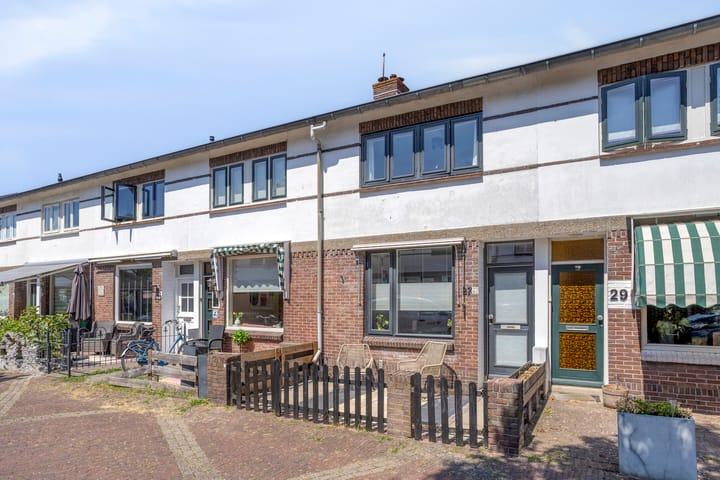 Tussenwoning te koop: Leliestraat 27, Alphen Aan Den Rijn