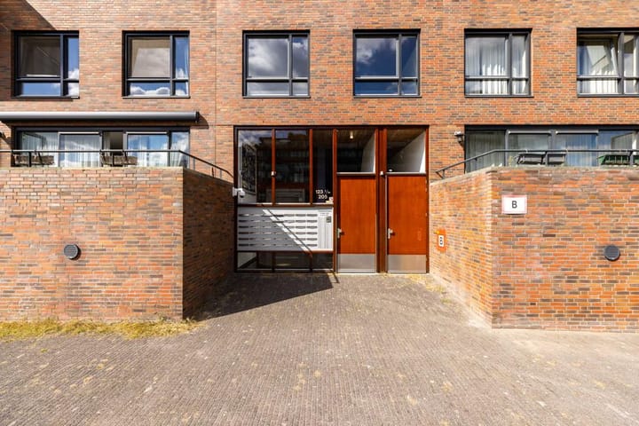 Foto 5 van Helmersstraat 127