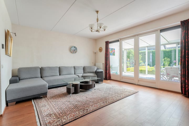 Twee-onder-één-kap te koop: Leeuwentand 5, Meppel
