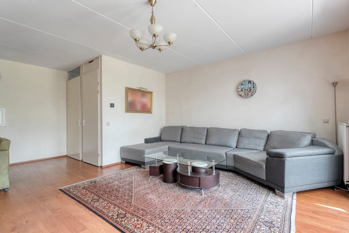 Twee-onder-één-kap te koop: Leeuwentand 5, Meppel