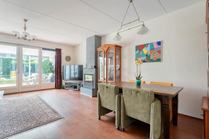 Twee-onder-één-kap te koop: Leeuwentand 5, Meppel