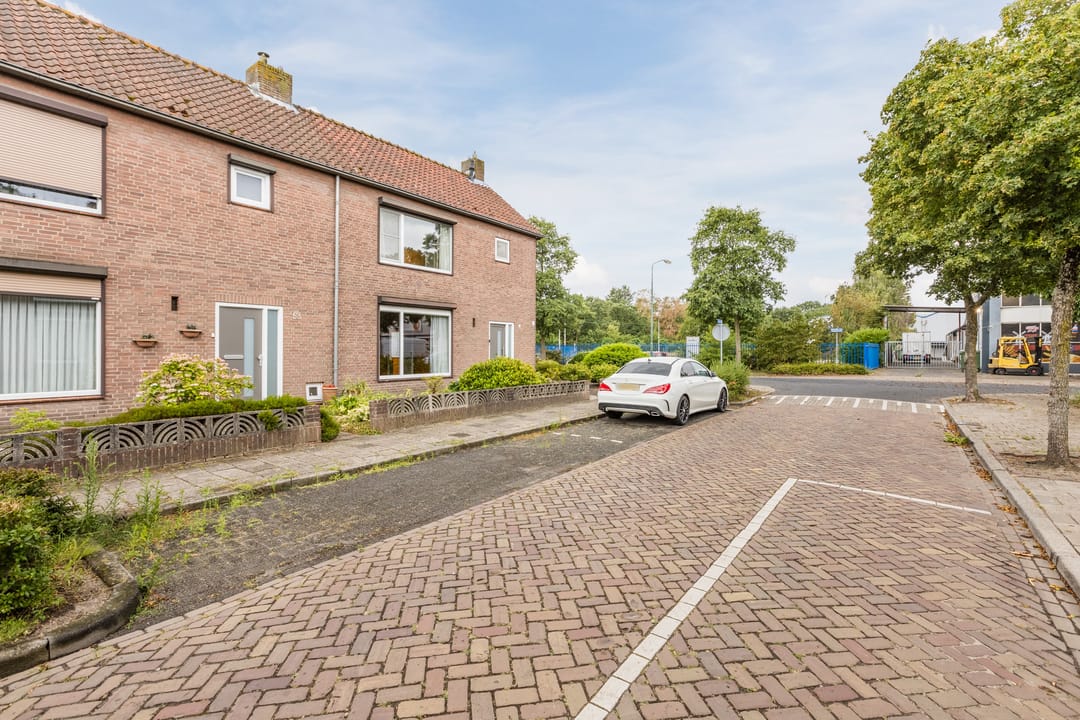 Photo 38 of Ruysdaelstraat 55