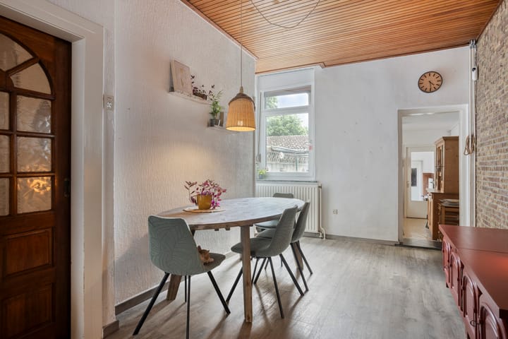 Tussenwoning te koop: Oude Broeksittarderweg 11, Sittard