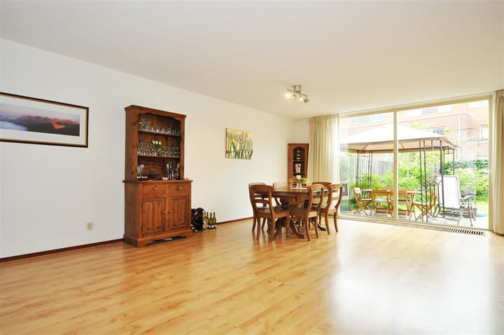 Tussenwoning te koop: Truus Schröderhof 4, Voorburg