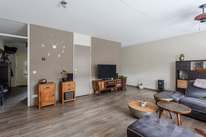 Tussenwoning te koop: Miróstraat 54, Almere