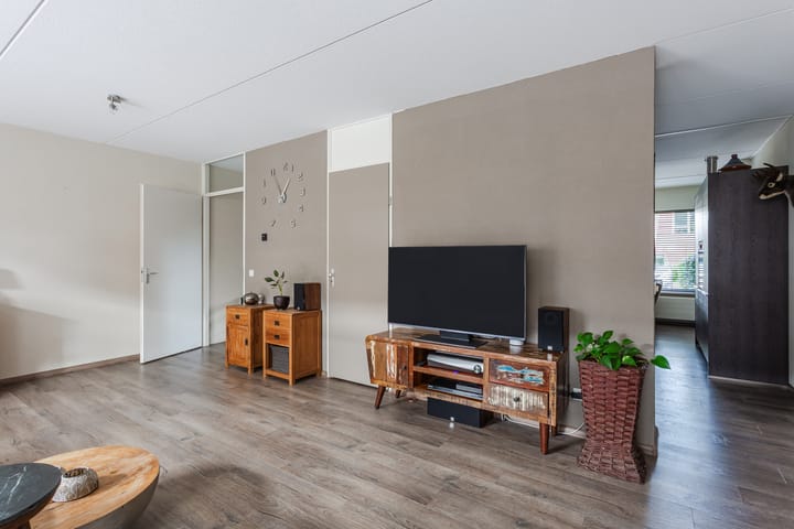 Tussenwoning te koop: Miróstraat 54, Almere