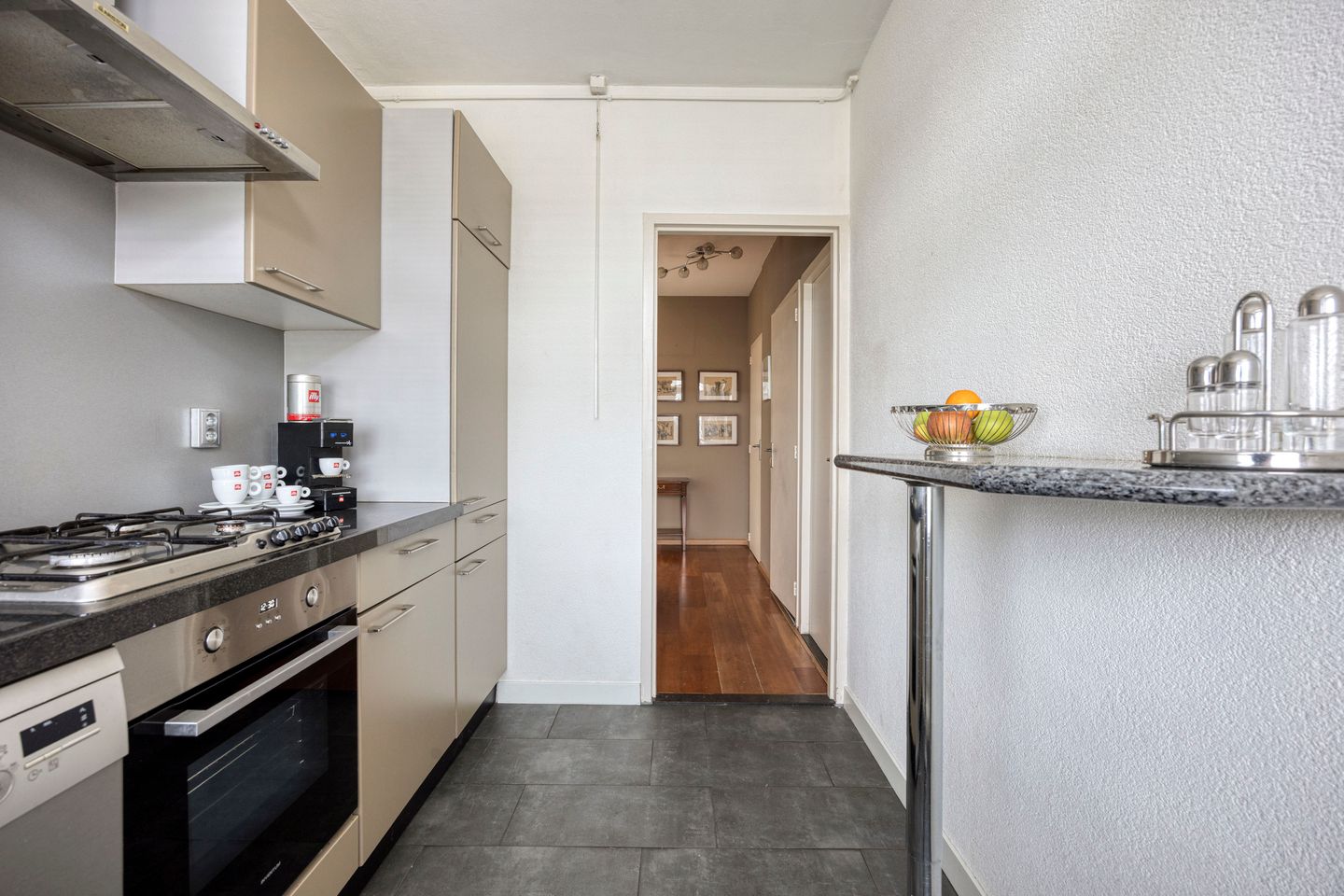 Photo 19 of Van Anrooystraat 127