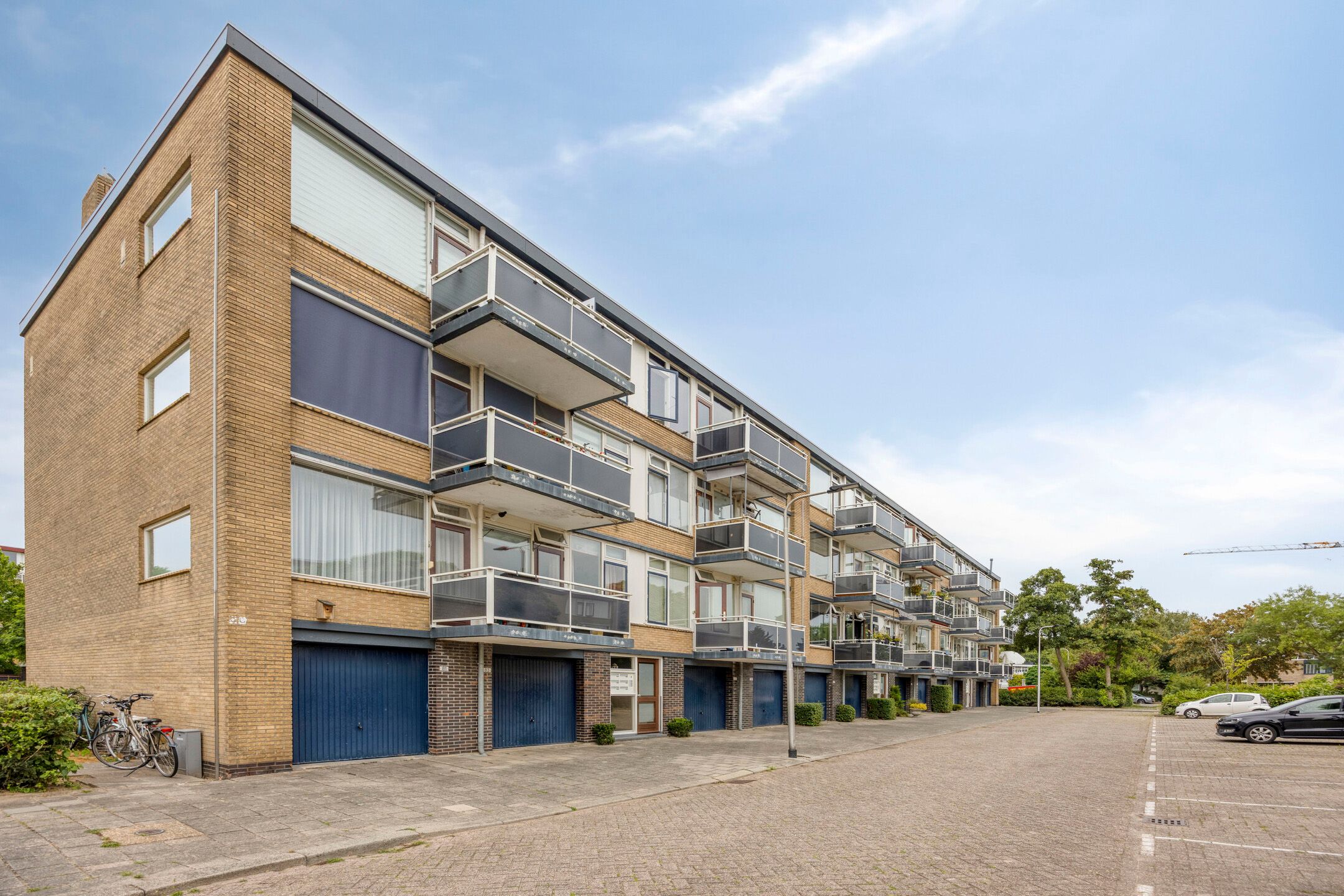 Photo 33 of Van Anrooystraat 127