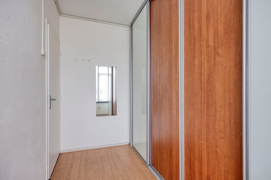 Photo 32 of Van Anrooystraat 127