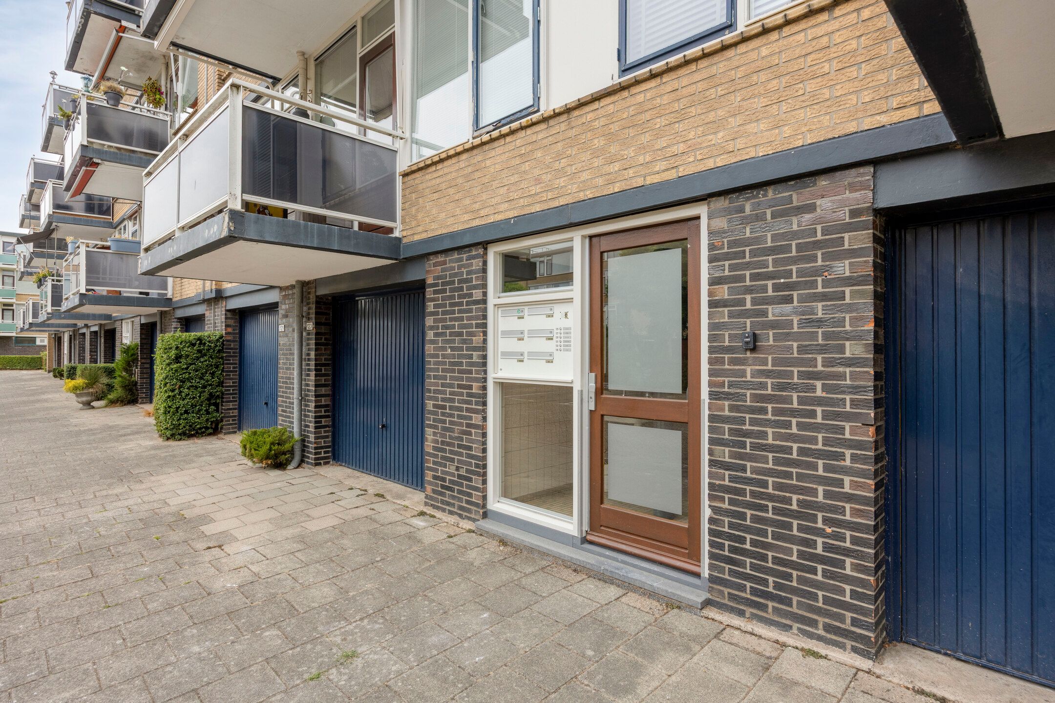Photo 3 of Van Anrooystraat 127