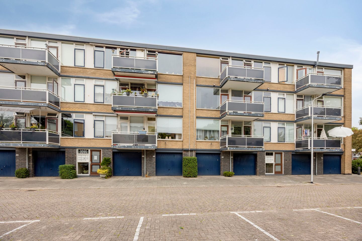 Photo 34 of Van Anrooystraat 127