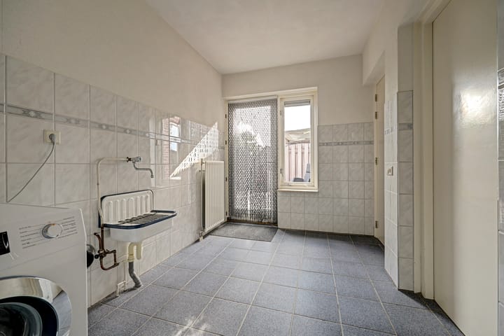 Twee-onder-één-kap te koop: Dijkstraat 9, Rhenoy