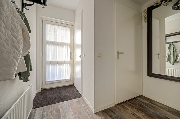 Twee-onder-één-kap te koop: Dijkstraat 9, Rhenoy