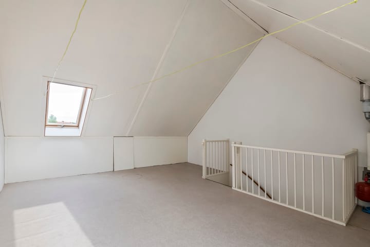 Tussenwoning te koop: Zwanenbloem 35, Elst (Ge)