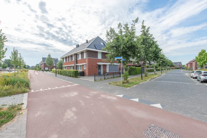 Tussenwoning te koop: Oeverzeggeweg 70, Heerhugowaard