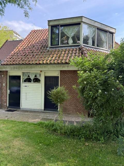 Foto 3 van Plutolaan 2