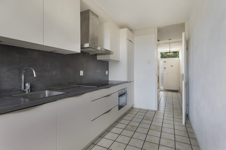 Tussenwoning te koop: Emmaplein 11, Rozenburg (Zh)