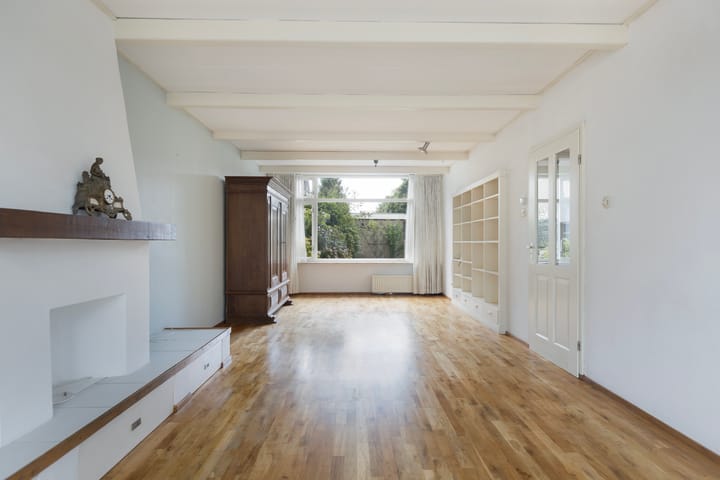 Tussenwoning te koop: Emmaplein 11, Rozenburg (Zh)